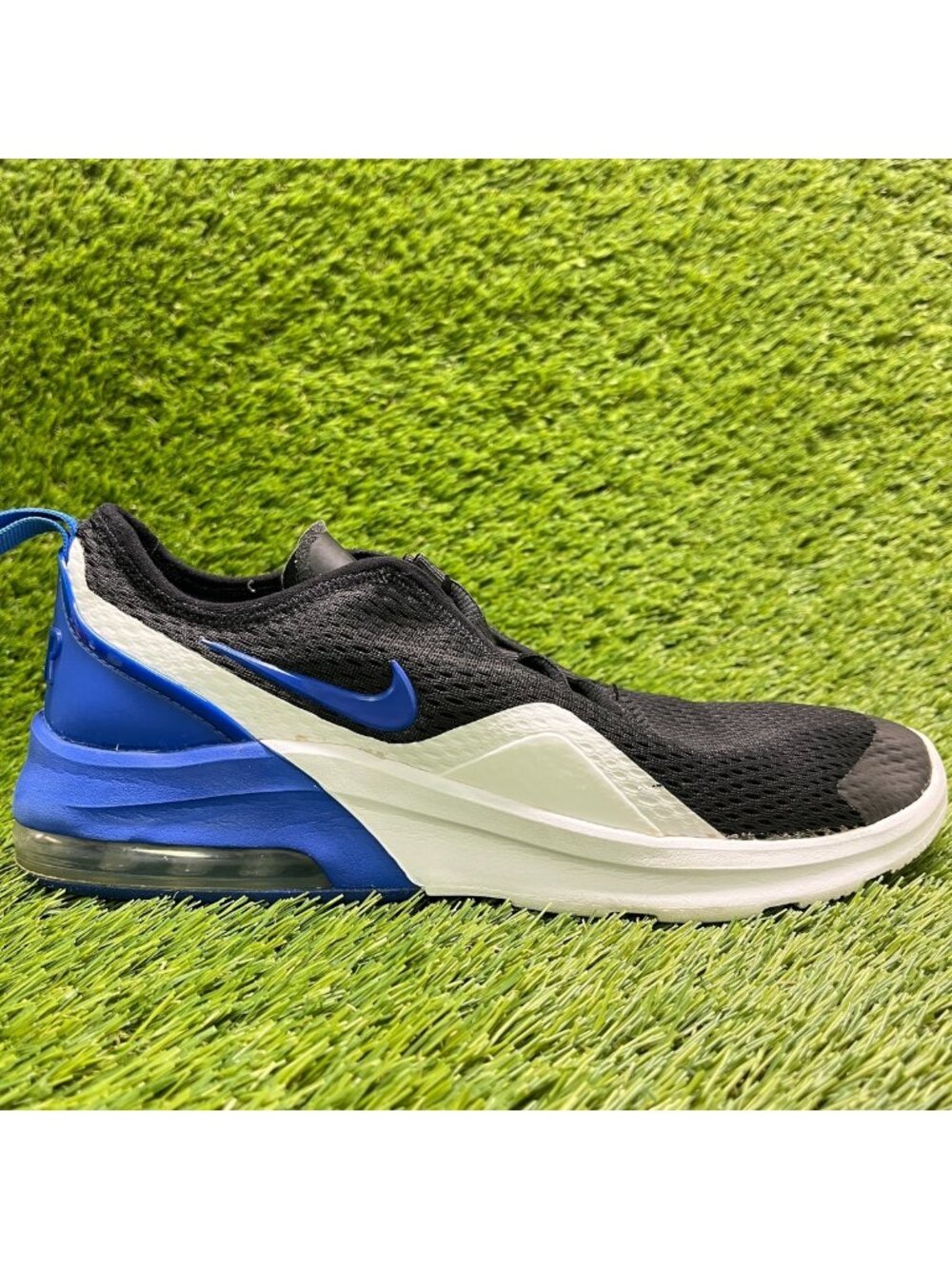 Nike Air Max Motion 2 Boys Size 7Y Black White Athletic Running Shoes Sneakers